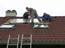 montáž solárních panelů na šikmé střeše